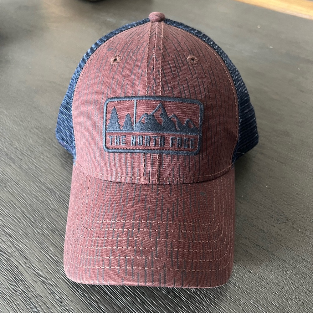 North Face snap back hat